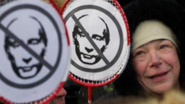 120,000 people attend a rally against Vladimir Putin