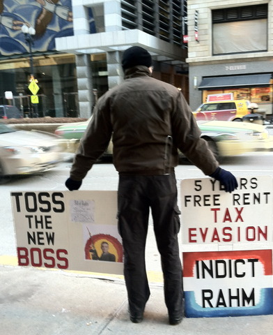 Group of protesters remain outside of City Hall despite larger gathering indoors. #citycouncil #Chicago