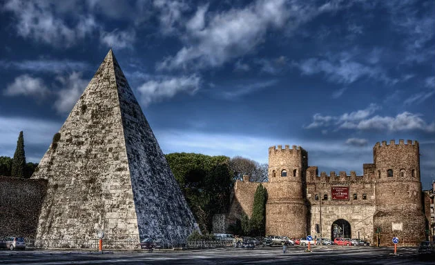 ROMA. Enterramiento Cayo Cestio.