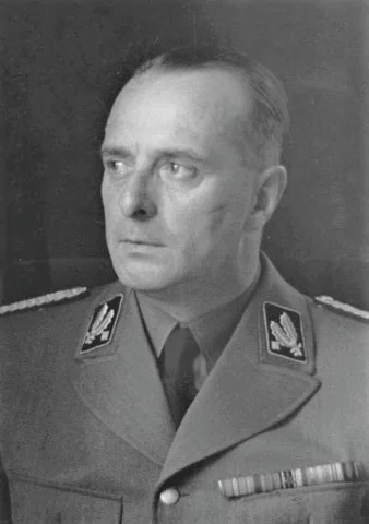 Rauter orders everyone to be indoors by 8 pm