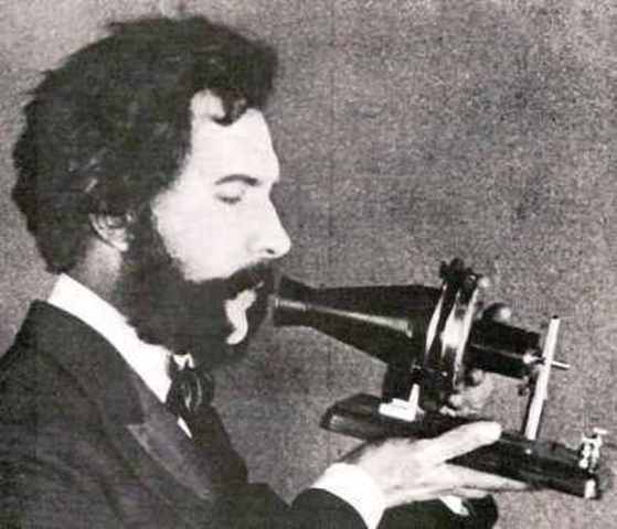 Creación del teléfono por Alexander Graham Bell