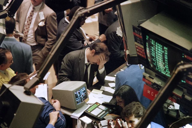 Crisis del mercado de valores con el "lunes negro"