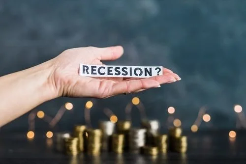 Estallido de la burbuja puntocom y recesión económica.