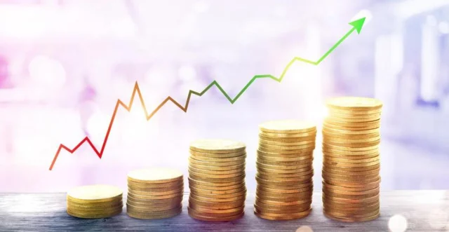 Continuación de los efectos de la pandemia en la economía global, con adaptaciones a nuevas dinámicas laborales y comerciales.