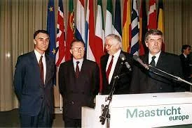 TRATADO DE LA UNION EUROPEA (TUE) TRATADO DE MAASTRICHT
