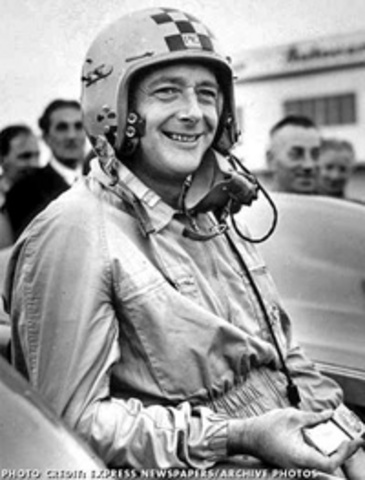 Donald Campbell sets water speed record