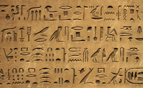 JEROGLÍFICOS EN EGIPTO
