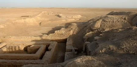 Fundación de la primera ciudad llamada Uruk, en Sumeria, antigua Mesopotamia.