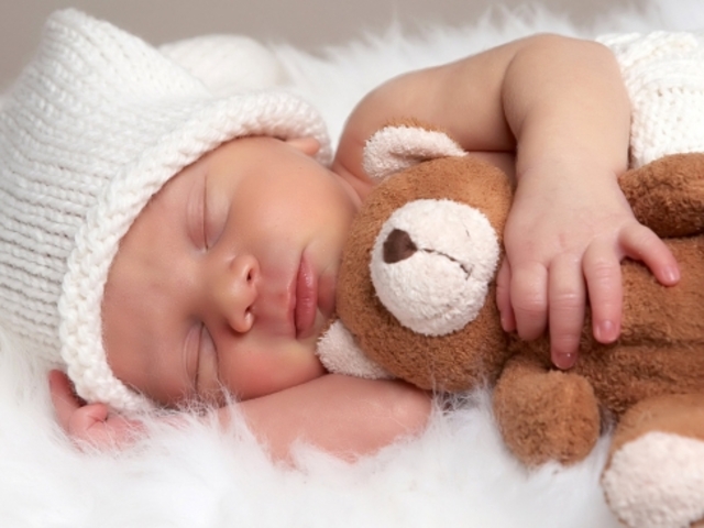 How much sleep do newborn babies need? (birth - 2 months)