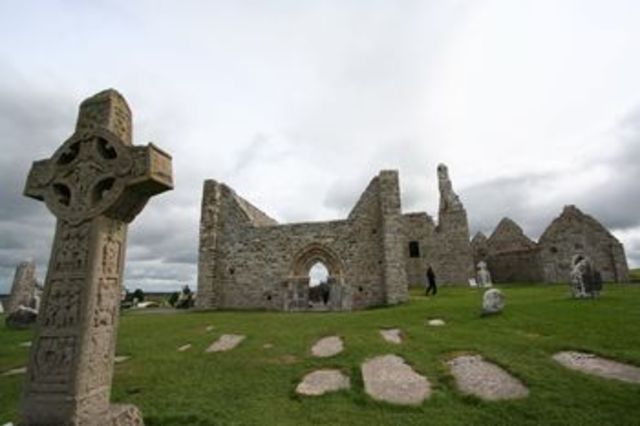 Clonmacnoise Was Built
