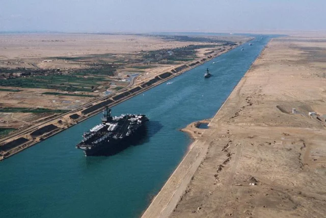 Finalización del Canal de Suez