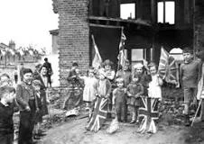 En el frente occidental, se inicia la contraofensiva aliada, que acabará con la victoria.