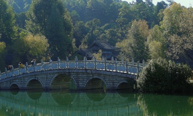 Zlata's mother runs across the bridge.