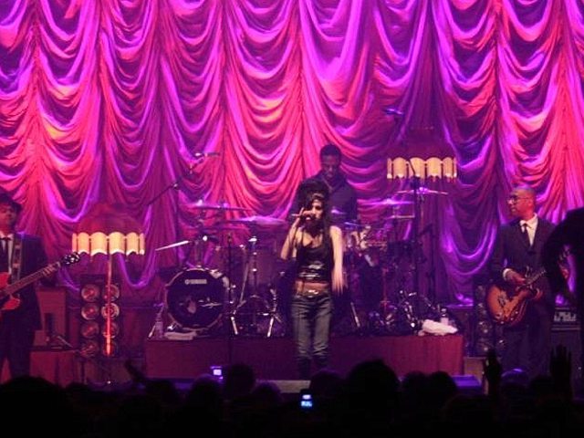 amy will go on a 12-date tour in Europe