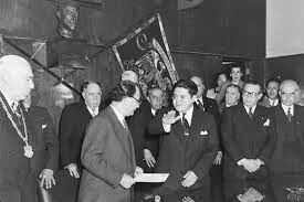 Miguel Alemán inauguró oficialmente Ciudad Universitaria.