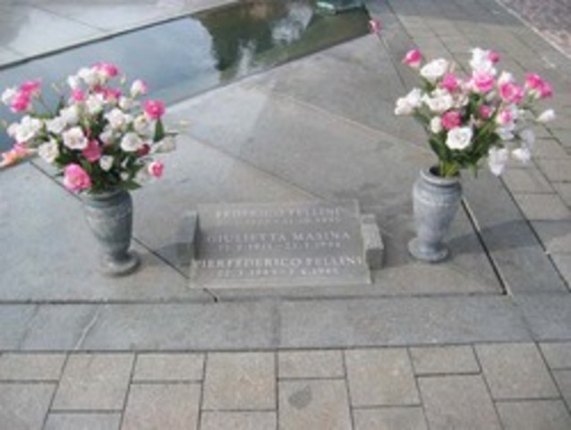 Fellini è morto quando era 73.