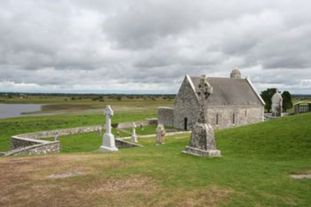 Clonmacnoise is founded.