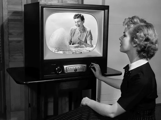 Cable tv begins in the US