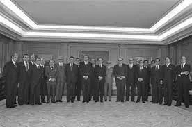 LOS GOBIERNOS DE LA DEMOCRACIA