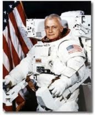 Bruce McCandless takes the first untethered space walk using MMU from the space shuttle Challenger