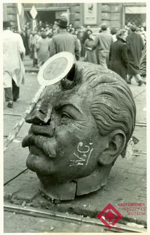 People demolished the Stalin statue