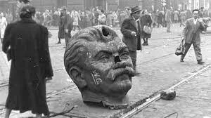 demolishment of the Stalin statue