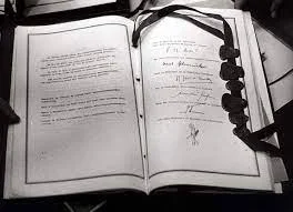 1965  Firma del Tratado de fusión