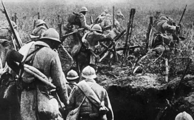 Inicio de la batalla de Verdún, que se convertirá en símbolo de la resistencia francesa y del desastre humanitario.