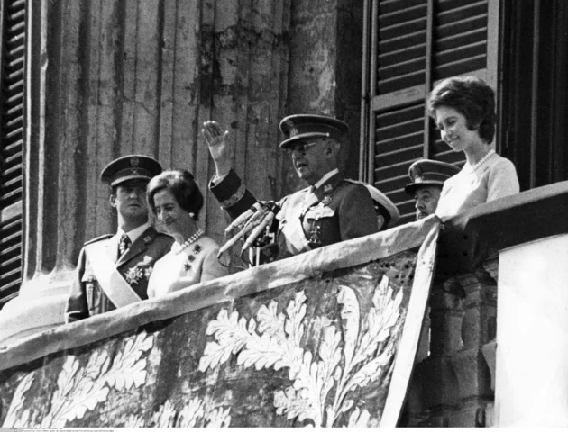 Franco cede los poderes a Juan Carlos