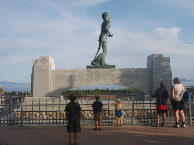 terry fox arrived at thunder bay