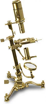 Microscopio del siglo XVIII