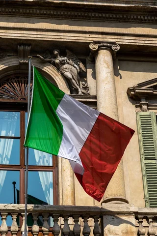 Guerra contra Austria e incorporación de Lombardia.