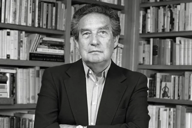 Octavio Paz publica "El Laberinto de la Soledad"