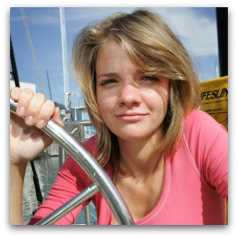 Jessica Watson becomes the youngster girl to sail around the world non stop