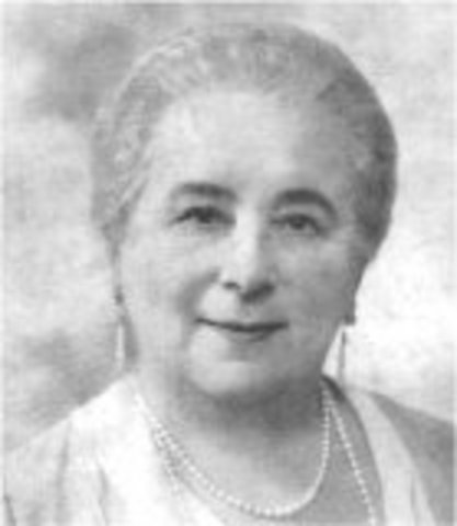 Nace en Tarnaors , la novelista y dramaturga britanica de origen hungaro Baronesa Orczy