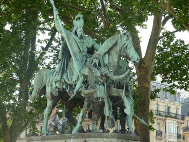 EKSTRATEIA KATA TWN SARAKHNWN