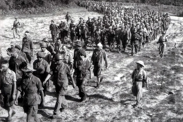 The French lose the Battle of Dien Bien Phu and decide to pull out of Indochina.