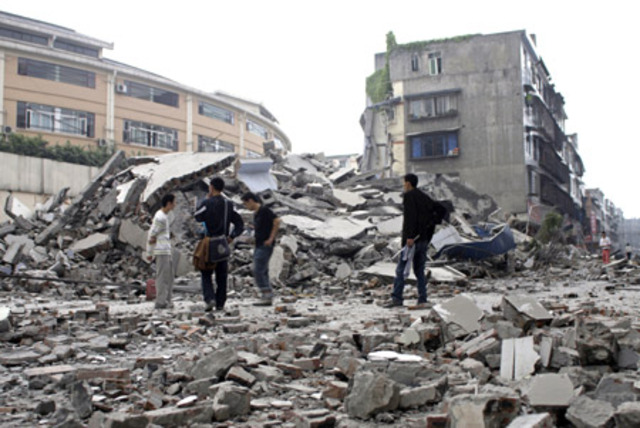 7.9 eartquake hits china killing 80 000 people