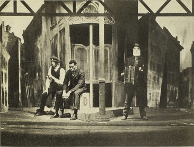 Robeson plays lead role in "All God's Chillun Got Wings"