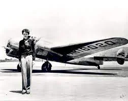 Amelia Earheart flies over the Atlantic Ocean (1932)