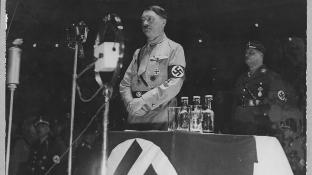 Proclamación de Hitler como Fühler y Canciller de III Reich.