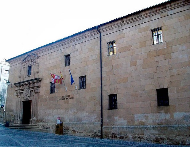 Obtiene la cátedra de francés