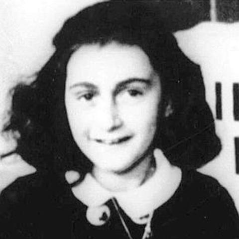 Nazis burn jewish buisnesses