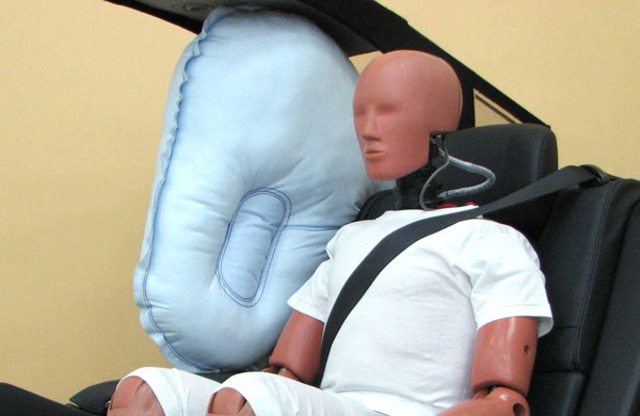 Ο ΠΡΩΤΟΣ ΑΕΡΟΣΑΚΟΣ ΑΥΤΟΚΙΝΗΤΟΥ