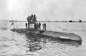 Germany uses submarine warfare without restrictions