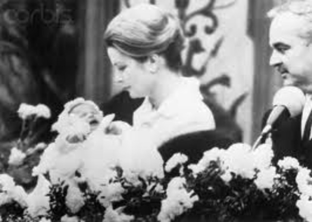 Grace gives birth to Princess Stephanie