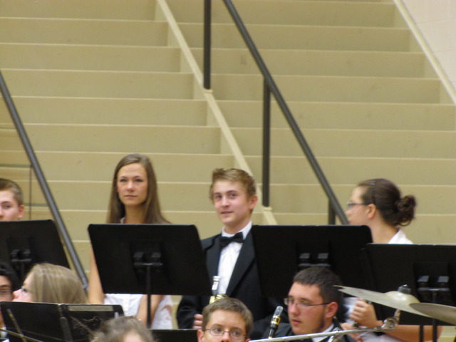 Hace 1-2 anos que juega en el banda de jazz.