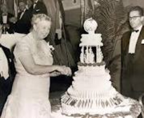 Anna and Elliot Roosevelt get married