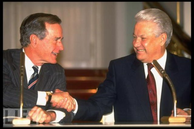 U.S. and Russia sign formal end to the Cold War