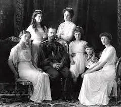 Lo Zar Nicola II viene fucilato insieme alla sua famiglia